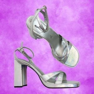 Silver holographic 90’s heels